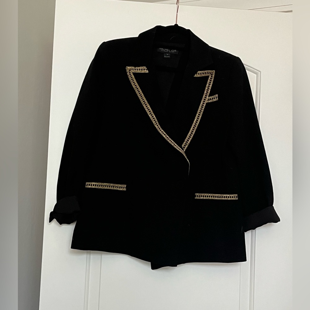 Rachel Zoe. SZ 4. Black with gold trim
